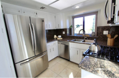 439 N Doheny Dr. 302