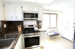 439 N Doheny Dr. 302
