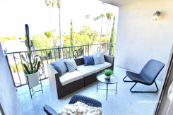 439 N Doheny Dr. 302