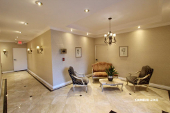 439 N Doheny Dr. 302