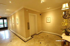 439 N Doheny Dr. 302