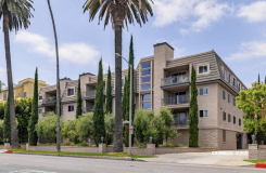 439 N Doheny Dr. 302