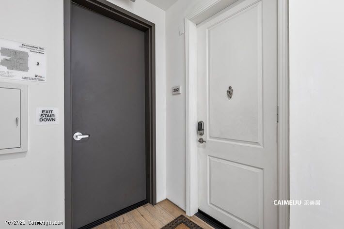 5253 Vantage Ave 202