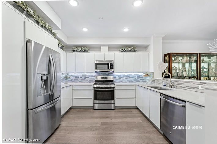 5253 Vantage Ave 202