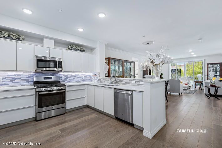 5253 Vantage Ave 202