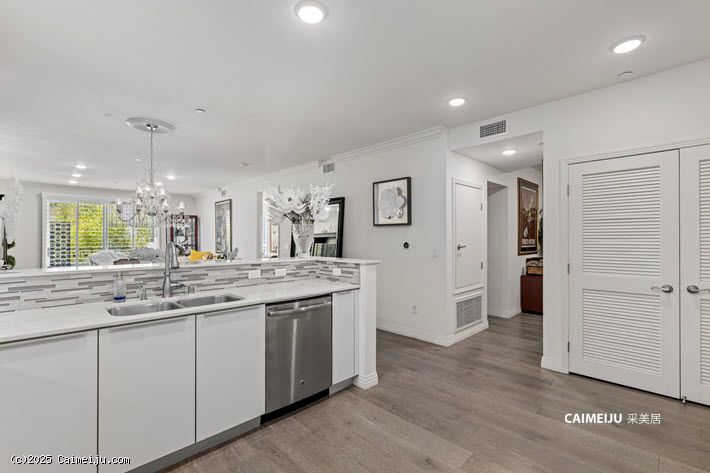 5253 Vantage Ave 202