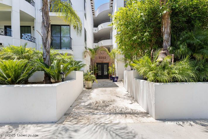 5253 Vantage Ave 202