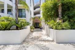 5253 Vantage Ave 202