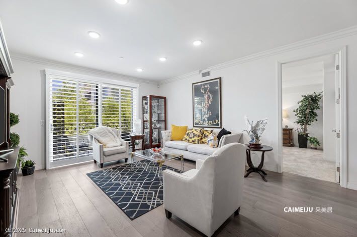 5253 Vantage Ave 202