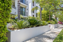 5253 Vantage Ave 202