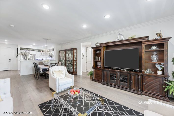 5253 Vantage Ave 202