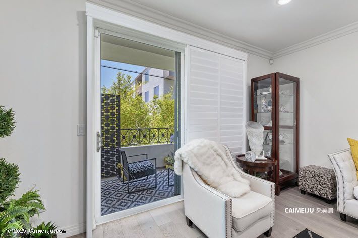 5253 Vantage Ave 202