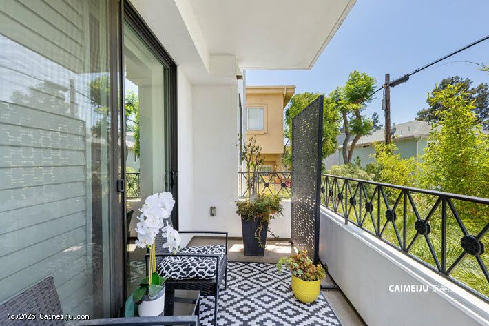 5253 Vantage Ave 202