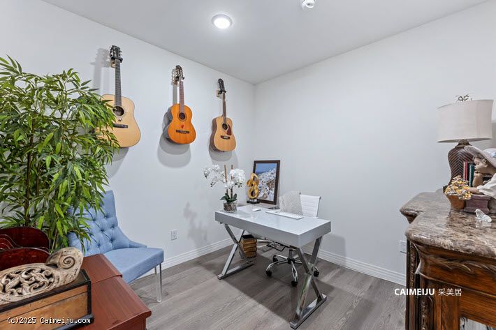 5253 Vantage Ave 202