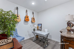 5253 Vantage Ave 202