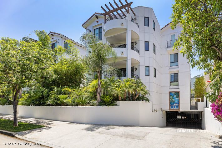 5253 Vantage Ave 202