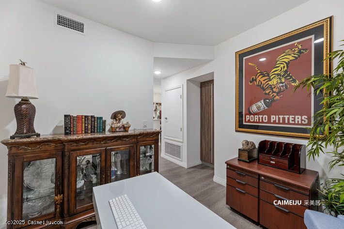 5253 Vantage Ave 202