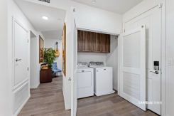 5253 Vantage Ave 202