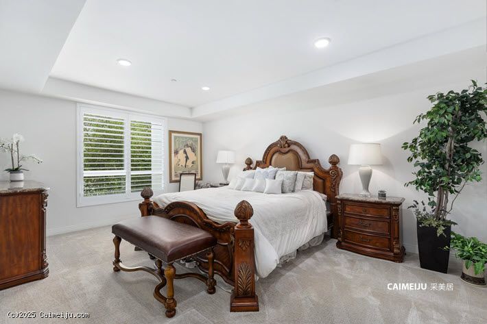 5253 Vantage Ave 202