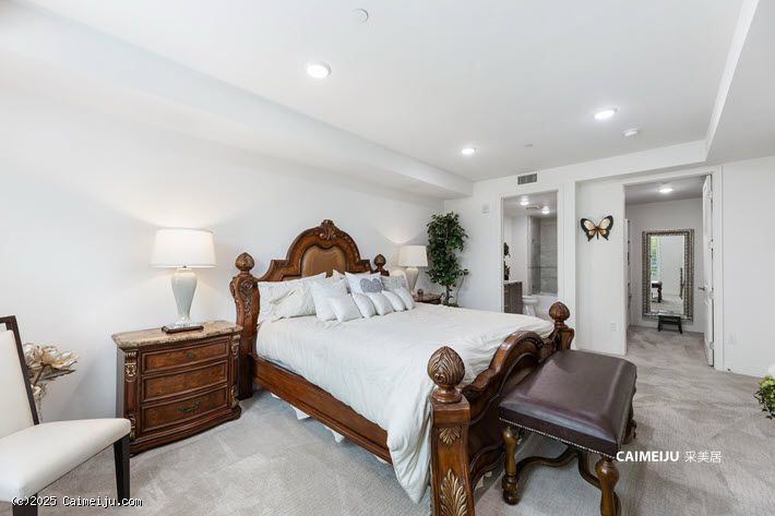 5253 Vantage Ave 202