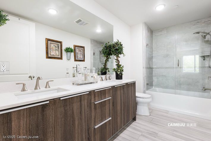 5253 Vantage Ave 202