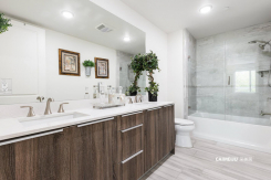 5253 Vantage Ave 202