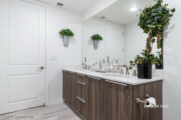 5253 Vantage Ave 202