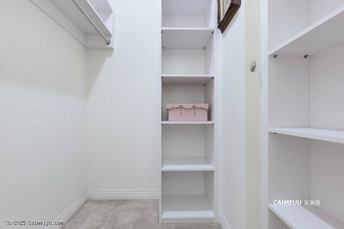 5253 Vantage Ave 202