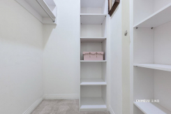 5253 Vantage Ave 202