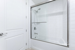 5253 Vantage Ave 202