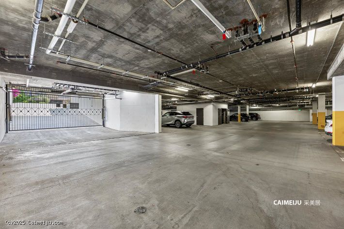 5253 Vantage Ave 202