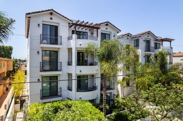 5253 Vantage Ave 202