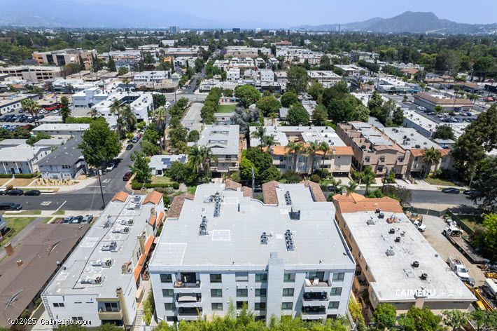 5253 Vantage Ave 202