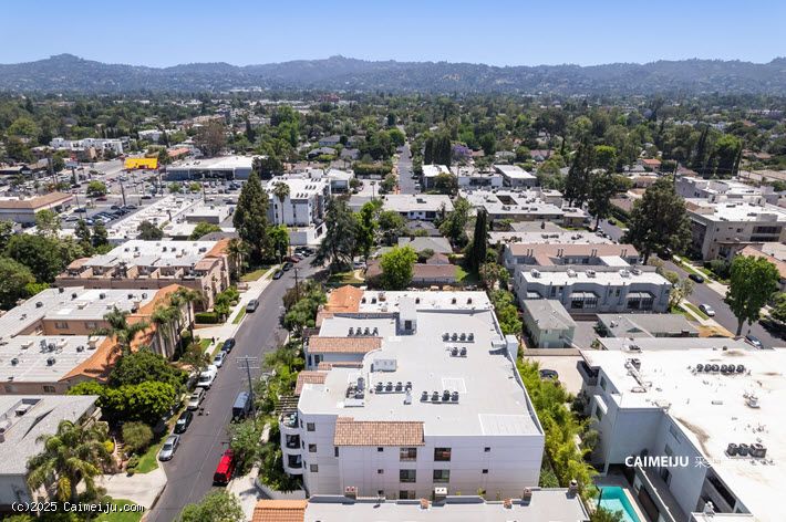 5253 Vantage Ave 202