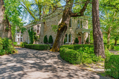 1101 and 1105 Lodi Lane