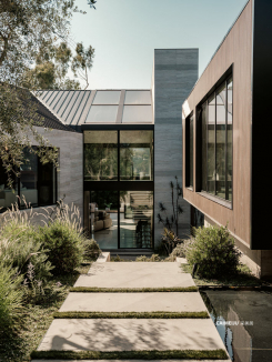 2555 La Mesa
