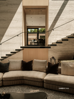 2555 La Mesa