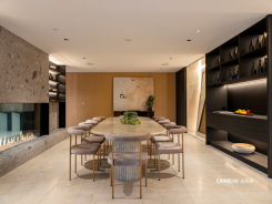 2555 La Mesa