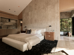 2555 La Mesa