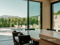 2555 La Mesa