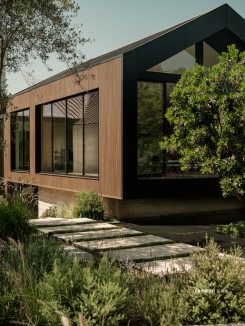 2555 La Mesa