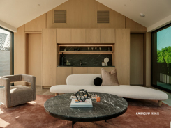 2555 La Mesa