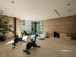 2555 La Mesa